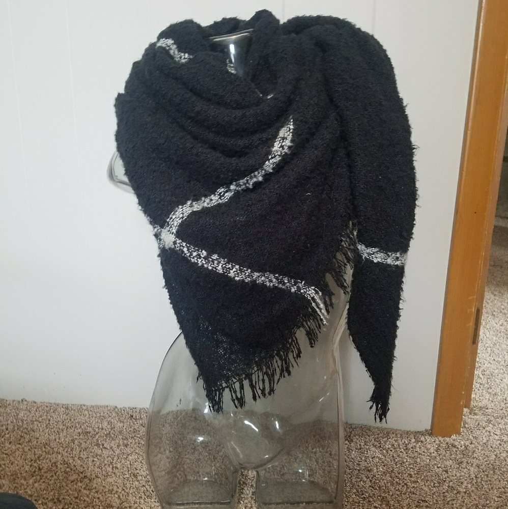 BKE Plaid Blanket Scarf